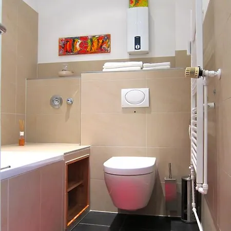 Lovely Flat Between Station & Porta Nigra Lägenhet