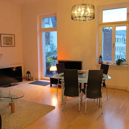 Lovely Flat Between Station & Porta Nigra Apartment *